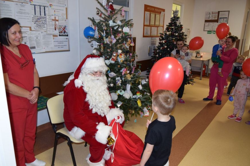 A beteg gyerekeket is meglátogatta a Mikulás