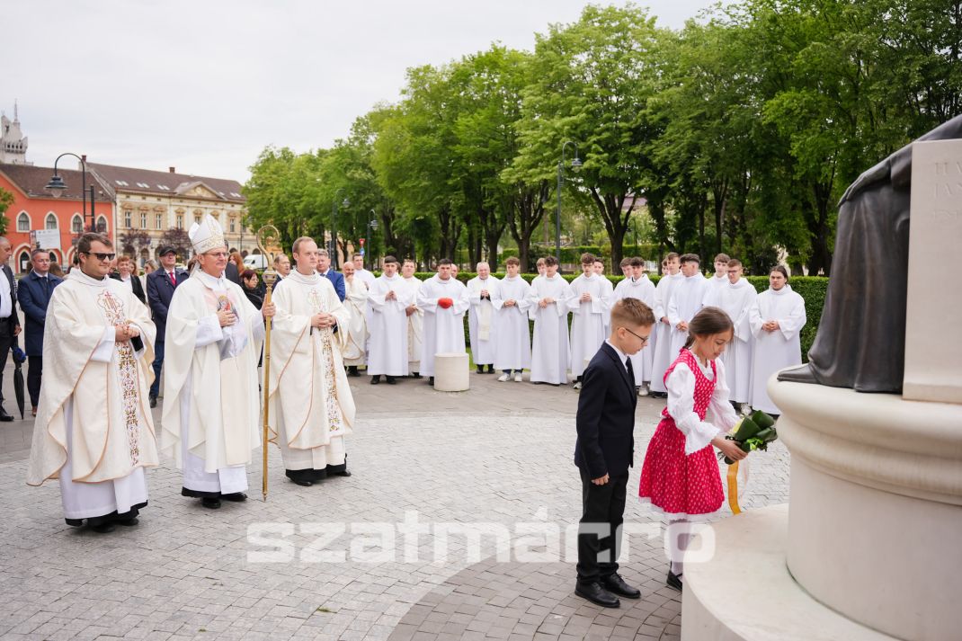 Szentmisével, koszorúzással és megnyitó ünnepséggel startolt el a XXVII. Hám János Napok - Képgaléria