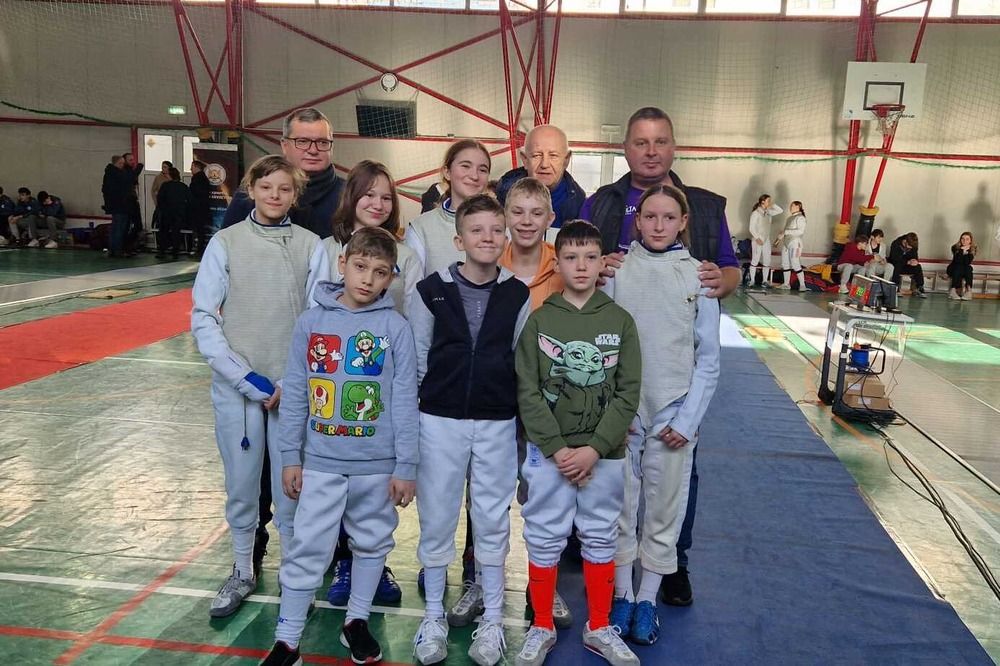 Jól teljesítettek a szatmári tőrvívó lányok és fiúk a kolozsvári junior bajnokságon