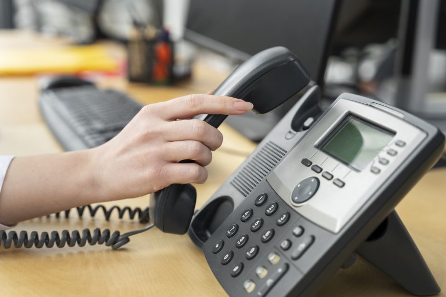 Vérünket szívó telefonszolgáltatók: ki kell-e fizetni a szerződésbontási illetéket