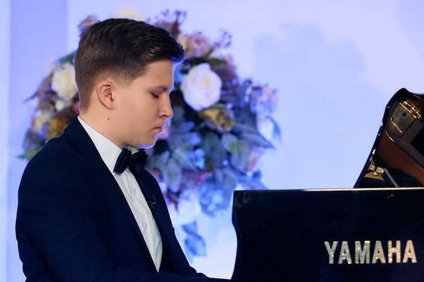 Véndiákos kérdezz-felelek. Aki kérdez, Fehér Imola, aki válaszol, Nagy Máté