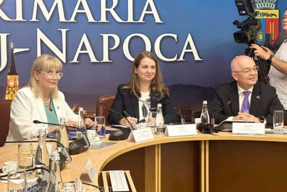 A tanügyminiszter több szerződést írt alá az egyetemi infrastruktúra korszerűsítésére, összesen 256 millió lej értékben