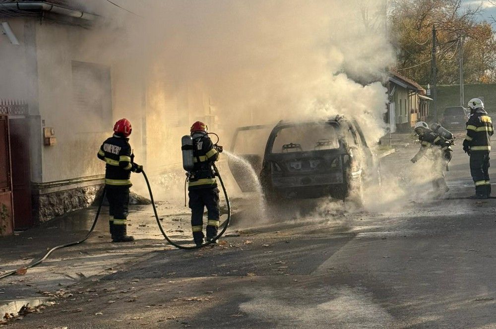 Teljesen kiégett egy autó Szatmárnémetiben. Már azt is megállapították, mi okozhatta a tüzet