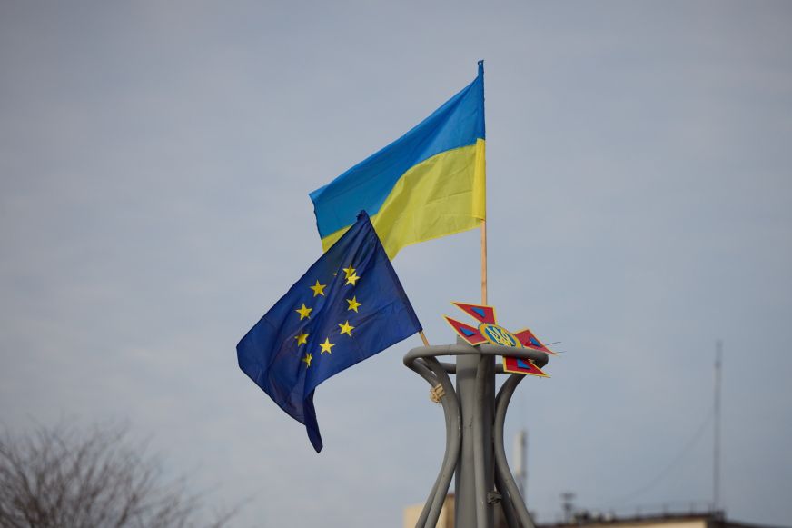Herszonban hivatalosan felvonták az ukrán zászlót