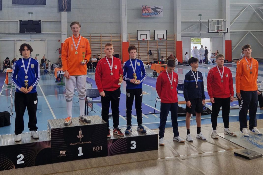 Aranyérmekkel zártak a szatmári vívók Hajdúhadházon