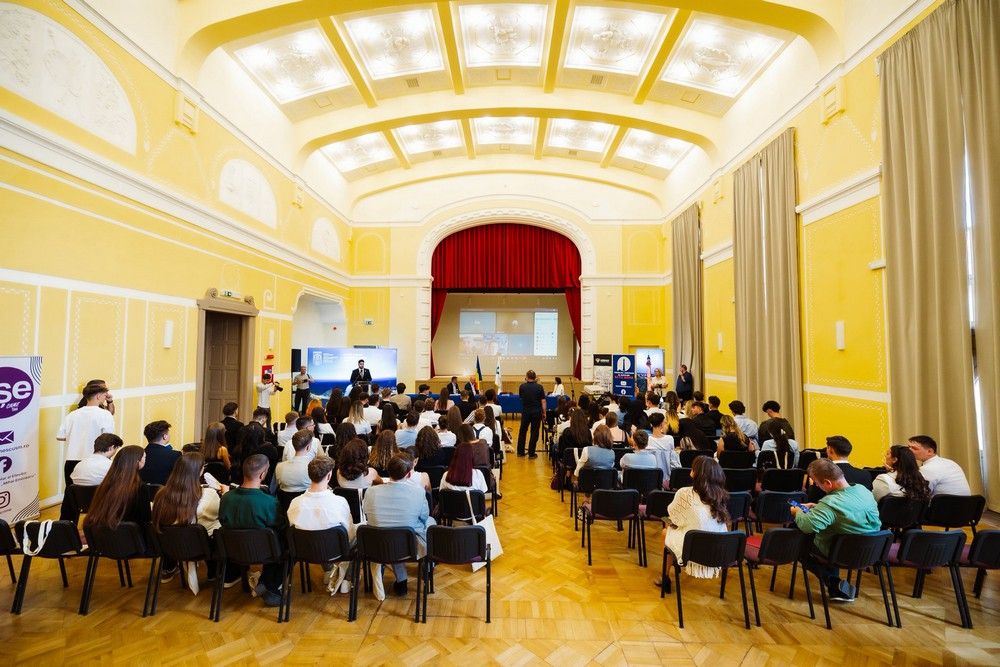 Daniel David Szatmárnémetiben: Elkerülhetetlenek a válságintézkedések az oktatásban