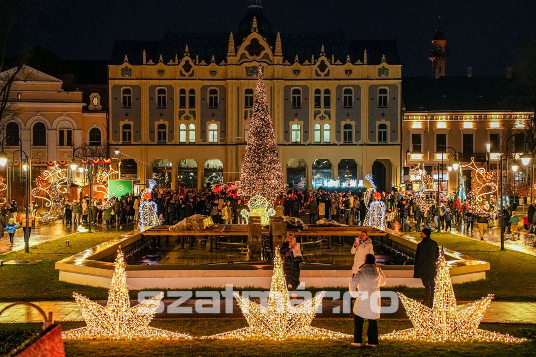 Fényárban úszik a város: péntek délután megnyílt a szatmárnémeti Karácsonyi Vásár - Képgaléria