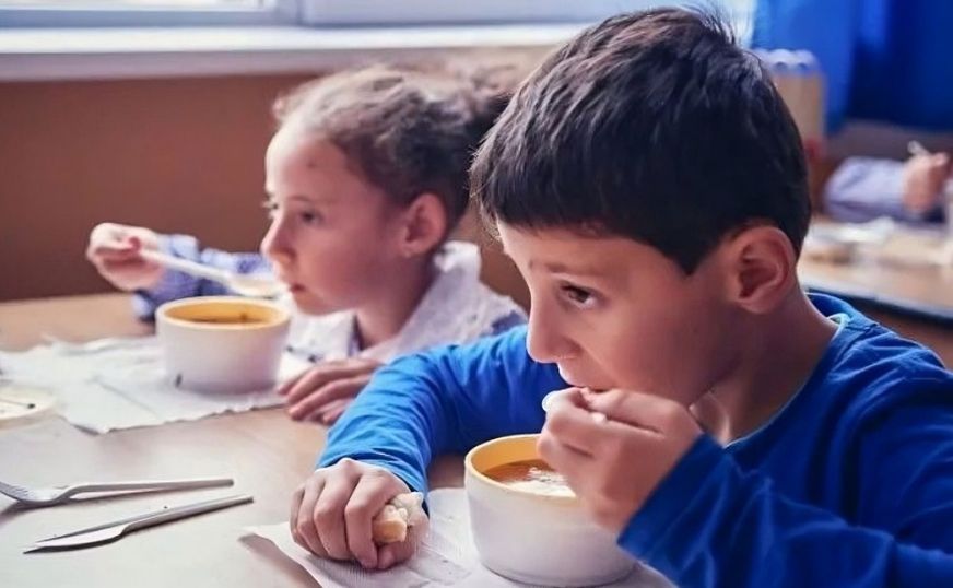 Avasújváros. Hétfőtől meleg ételt kapnak az óvodások, iskolások