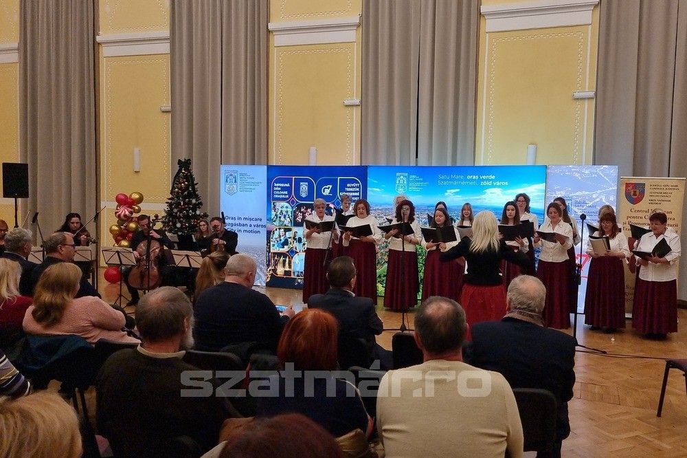 Szívmelengető karácsonyi dallamok az Iparosotthonban - Videó