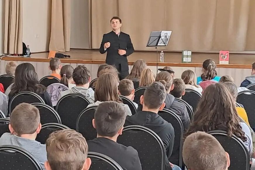 Költészetünk vadvirágai - rendhagyó irodalomóra