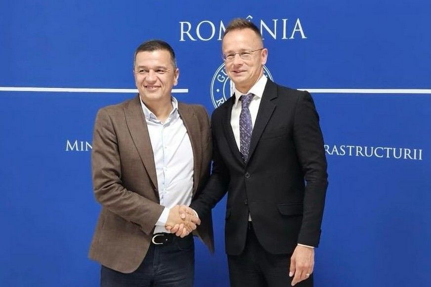 Szijjártó Péter: Magyarország és Románia közlekedési megállapodást írt alá