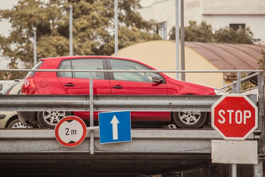 2035-re betiltják a belsőégésű motorral hajtott gépjárművek forgalmazását