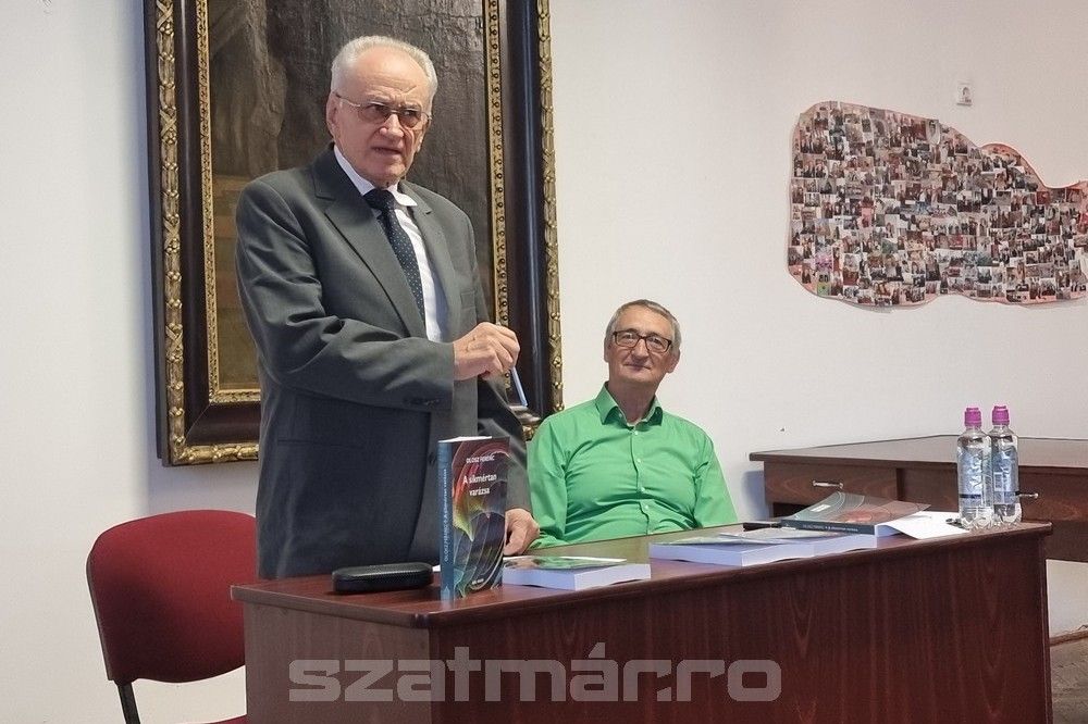 Az Apáczai-díj arany fokozatával jutalmazták Olosz Ferenc legújabb kötetét