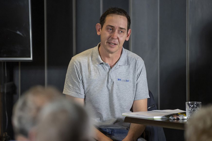 „Szeretném, ha egyszer barátok lehetnénk” – Molnár Gusztáv szívszorító üzenete fiának, aki nem akarja, hogy tudják, ki az apja