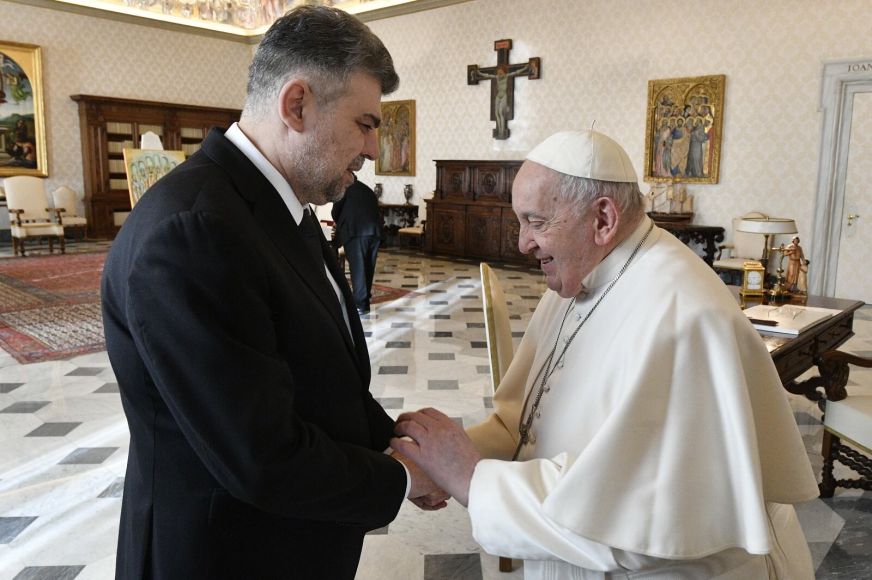 Magánaudiencián fogadta Ferenc pápa Marcel Ciolacu miniszterelnököt