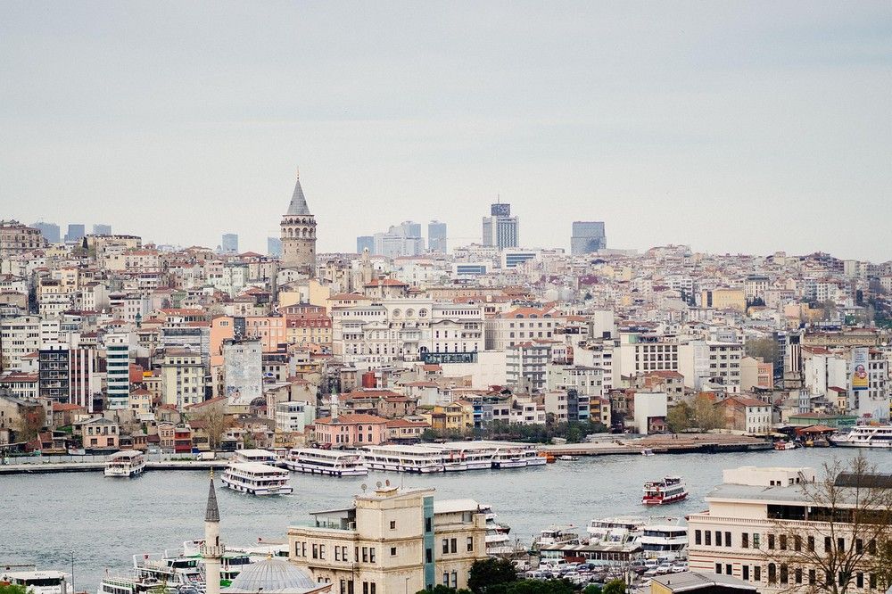 Két gyermek és az édesanyjuk is meghalt, miután egy utcai árusnál ettek Isztambulban