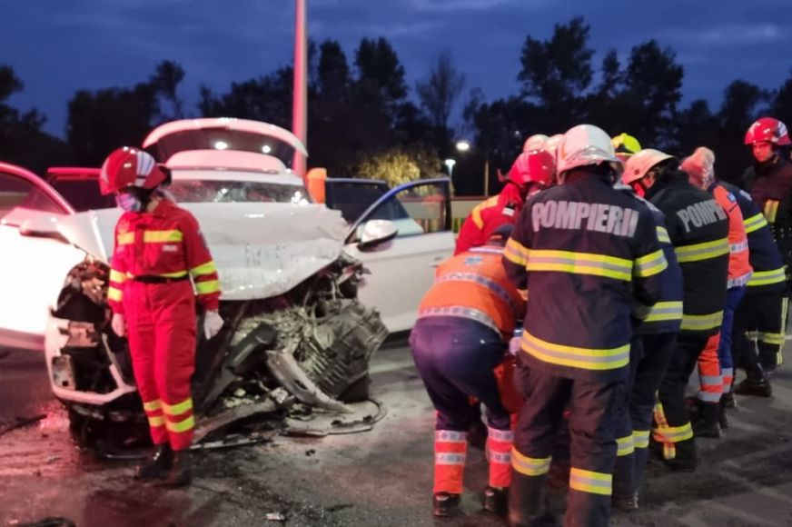 Súlyos baleset Szatmárnémetiben: három autó ütközött össze a Decebal hídon - KÉPEK