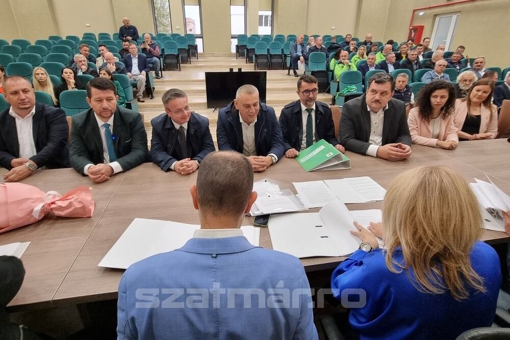 Letette a jelölési dossziékat a Szatmári RMDSZ szenátor- és képviselőjelölti csapata - Képgaléria, Videó