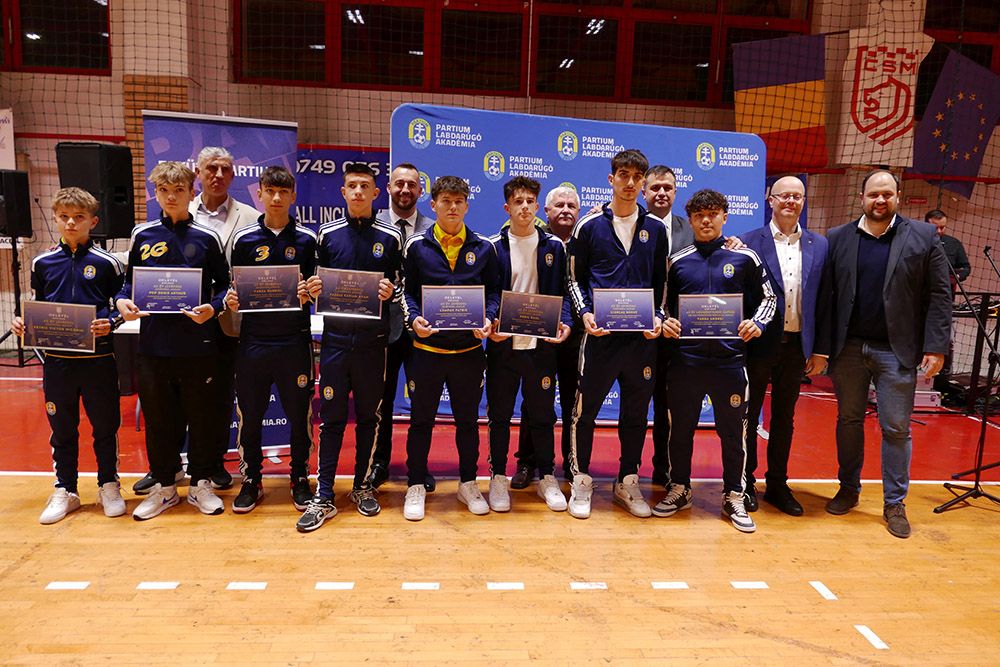 Utánpótlás-korosztályos labdarúgóit díjazta az Olimpia VSK és a PLA