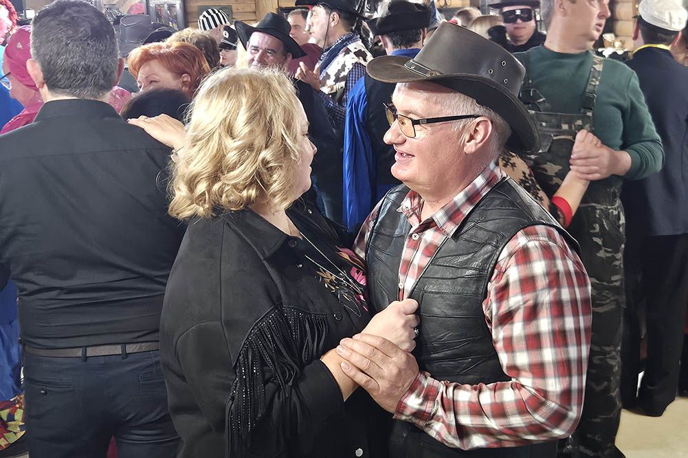 Hatalmas buli, hiteles jelmezek - Ilyen volt az idei maszkabál a Lépésházban - Képgaléria