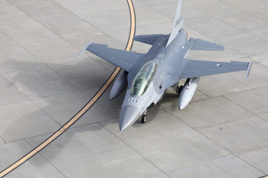 Megérkeztek az első holland F-16-os harci repülők a romániai kiképzőközpontba