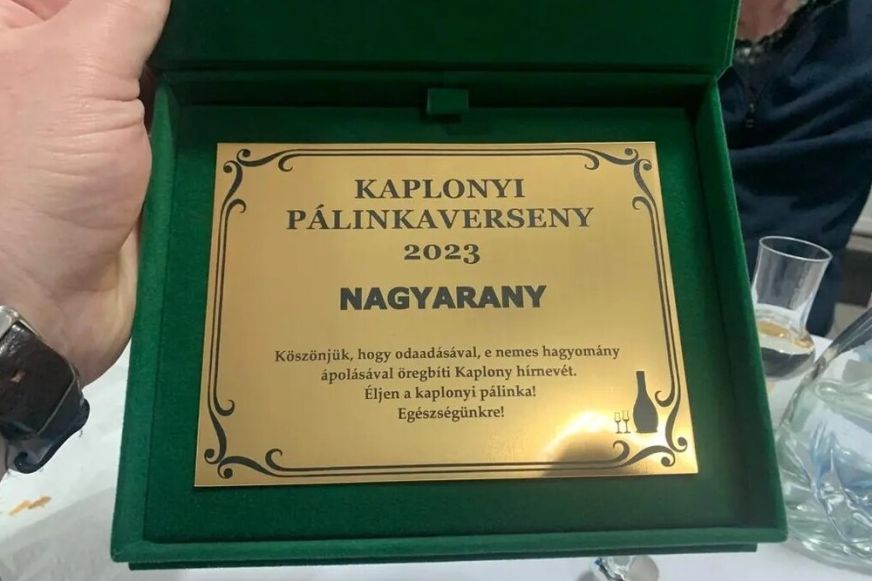 Kaplony. Hetvenkét minta érkezett a második alkalommal megrendezett pálinkaversenyre . KÉPGALÉRIA