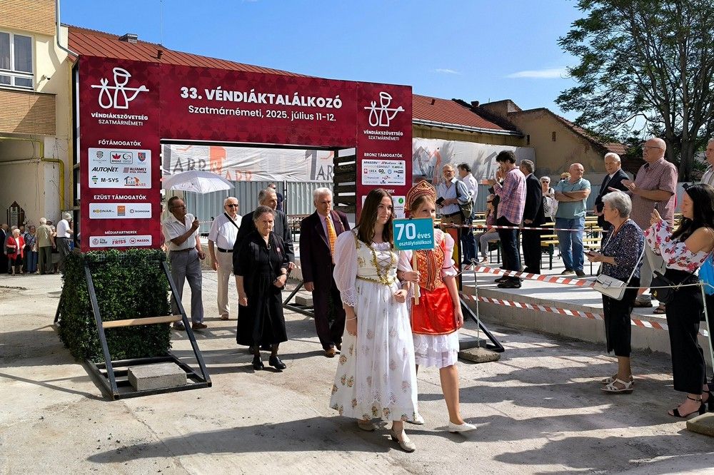 Idén is sokan hallgattak a hazahívó szóra: 33. Véndiáktalálkozó Szatmárnémetiben - KÉPGALÉRIA