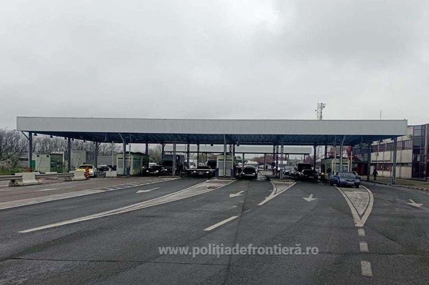 Hamis jogosítvánnyal bukott le a petei határon egy ukrán fiatalember