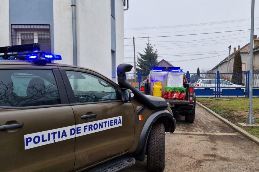 Másfajta bevetés: szegény családokon segítettek a nagykárolyi határrendészek