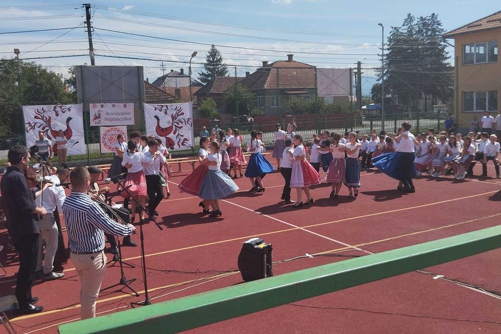 Már lehet jelentkezni az avasújvárosi néptánctáborba