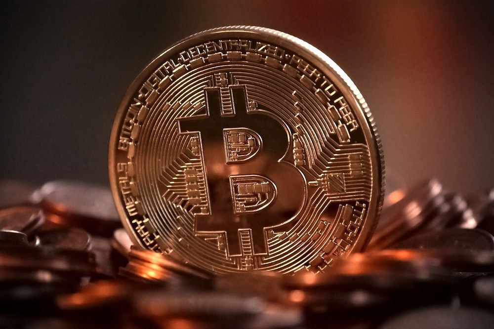 Történelmi csúcson a bitcoin, 89 ezer dollár fölött