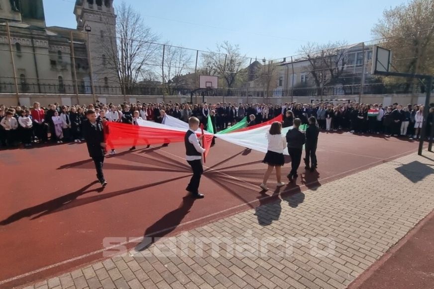 Nemzeti érzelmek húrjait pengette a Hám János Líceum március 15-i megemlékezése - KÉPGALÉRIA, VIDEÓ