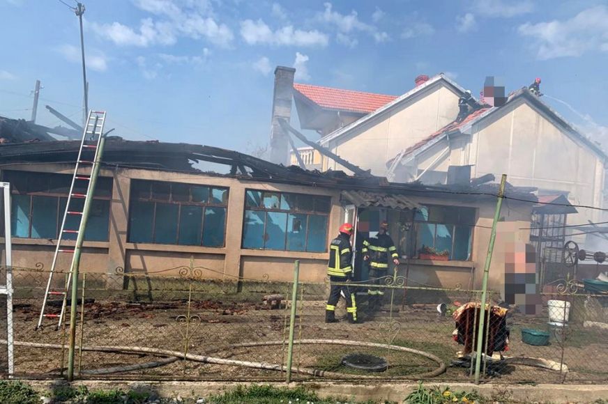 A szomszéd házra is átterjedt a tűz