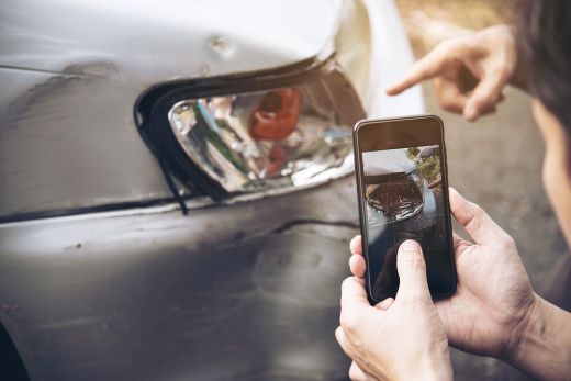 Koccant a kocsijával? Már telefonon is kitöltheti a baleseti bejelentőt