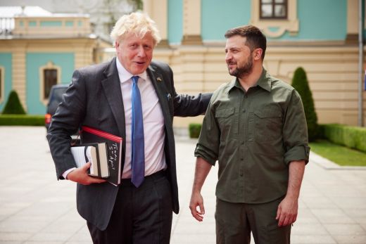Johnson: Nagy-Britannia tíz önjáró tüzérségi rendszert küld Ukrajnának
