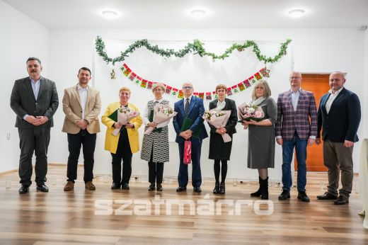 Átadták a Pedagógus Szolgálati Emlékérmeket és a Mákvirág-díjakat Szatmárnémetiben - Képgaléria