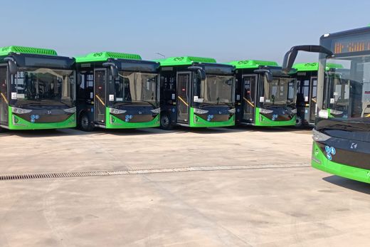 Uniós forrásokból hét elektromos autóbuszt vásárolt a nagykárolyi önkormányzat