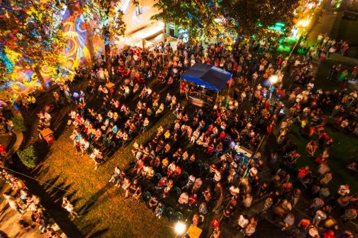 Pezsdítő nyárzárás a Tűzoltótoronynál. Szeptember 6-8. között érkezik a World Music Festival