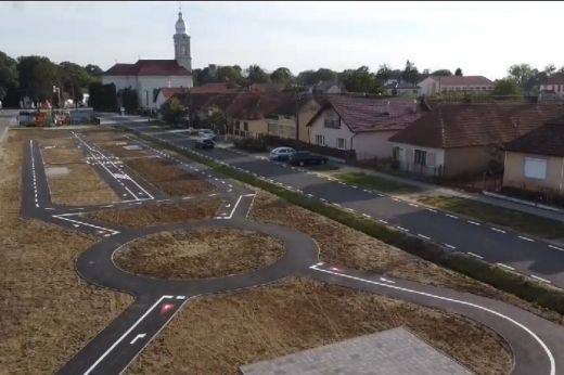 STOP! Tanulj közlekedni - KRESZ Park gyerekeknek Sárközújlakon - VIDEÓ