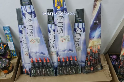 Kilencven kiló pirotechnikai eszközt foglaltak le a Szatmár megyei házkutatások során