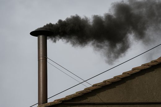Másodszorra is fekete füst szállt fel Sixtus-kápolna kéményéből - Még nincs új pápa
