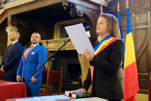 Beiktatták hivatalába Nagykároly új polgármesterét és a tizenhat tanácsost