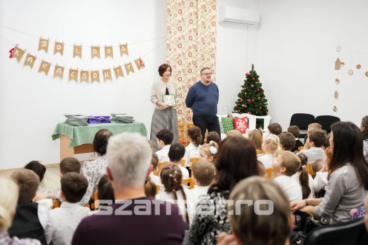 Közel 1000 nagycsoportos óvodás kap mesekönyvet karácsonyra a Rákóczi Szövetségtől