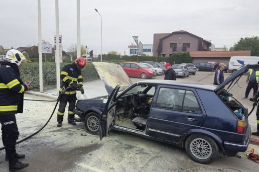 Megvan, mi okozhatta a benzinkúton kigyulladt autó motorterében a tüzet