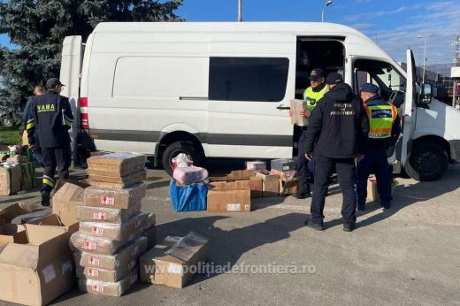 Egy egész kisbusznyi sminkterméket próbált papírok nélkül átvinni a határon egy ukrán állampolgár