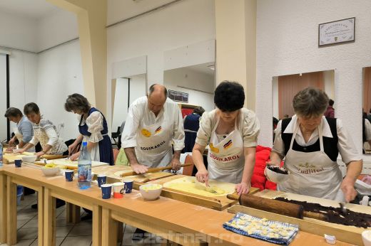 Egy finom strudli és egy forralt bor mindenkit összehoz - KÉPGALÉRIA