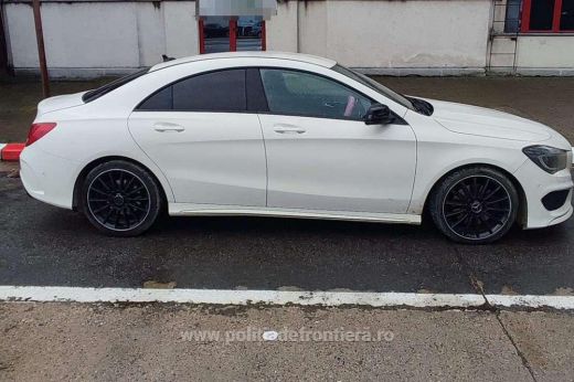 Több ezer eurós Mercedest foglaltak le a petei határőrök