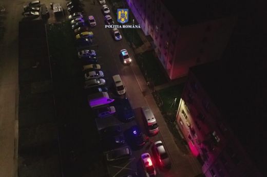 Közel 50 főt vittek be a rendőrségre az Ostrovului utcai tömbházakban végzett razzia után - KÉPEK