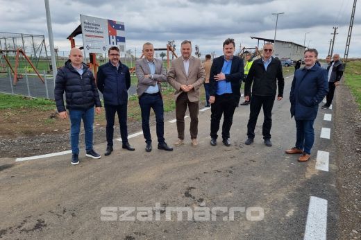 Utolsó projektből lett az első: nincs több földes utca Kaplonyban! Ünnepélyes keretek közt adták át a 3,1 km-es frissen leaszfaltozott útszakaszt