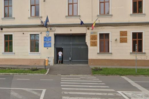 Szó szerint ajtóstól rontott a házba az ittas sofőr